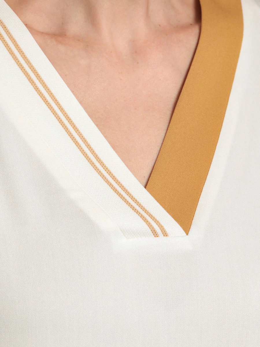 Блуза из вискозы с V-образным вырезом